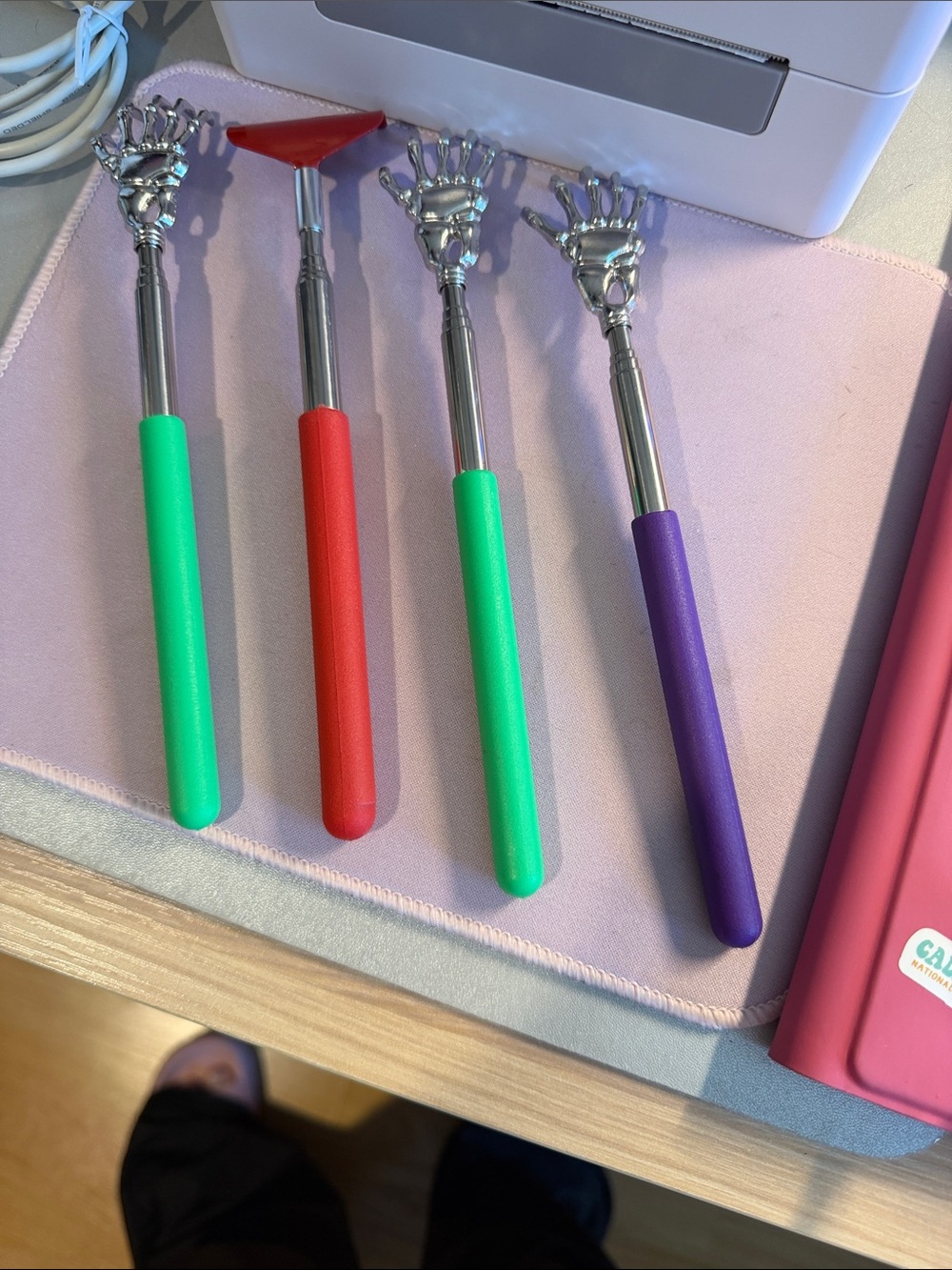 Retractable Hand Claw Back Scratchers with Colorful Handles
